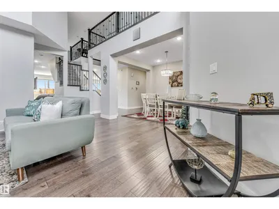2639 17 AV NW photo 4