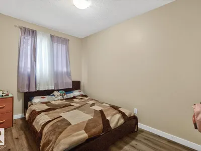 11368 139 AV NW photo 17