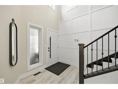 439 ROONEY CR NW photo 4
