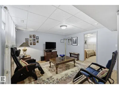 3231 28A AV NW photo 21