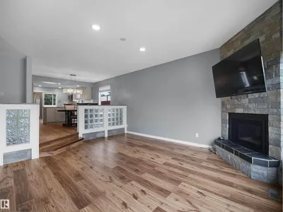 7435 32 AV NW photo 18