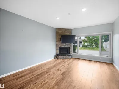 7435 32 AV NW photo 17