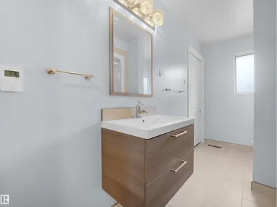 7435 32 AV NW photo 27
