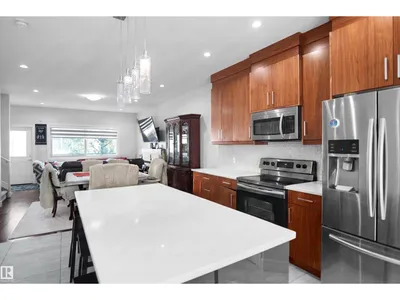 #46 2803 14 AV NW photo 19