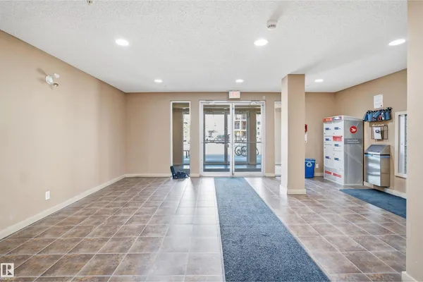 #212 12035 22 AV SW photo 2