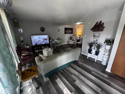 10013 153 ST NW photo 22