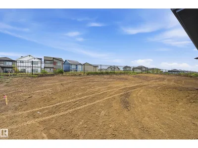 22612 89 AV NW photo 28