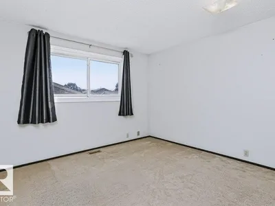 3633 44 AV NW photo 12