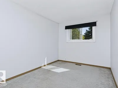 3633 44 AV NW photo 14
