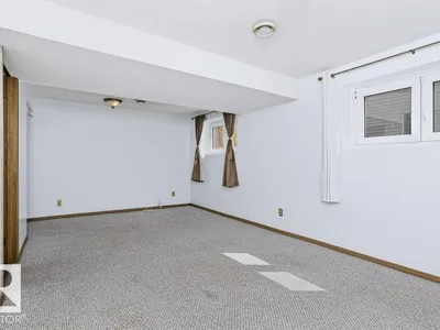 3633 44 AV NW photo 20