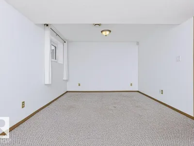 3633 44 AV NW photo 21