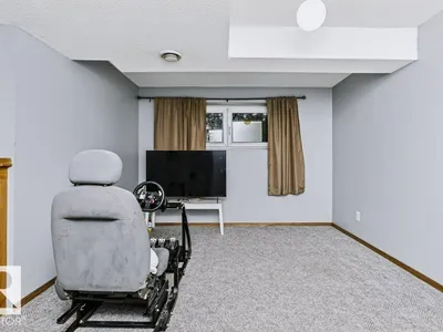 3633 44 AV NW photo 23