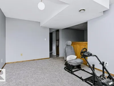 3633 44 AV NW photo 24