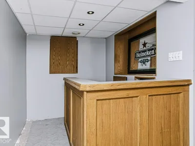 3633 44 AV NW photo 25