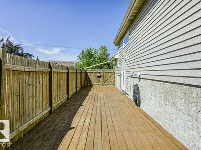 3633 44 AV NW photo 31