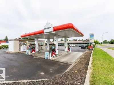 3633 44 AV NW photo 42
