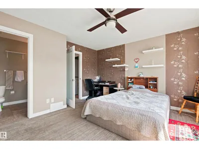 10833 63 AV NW photo 16