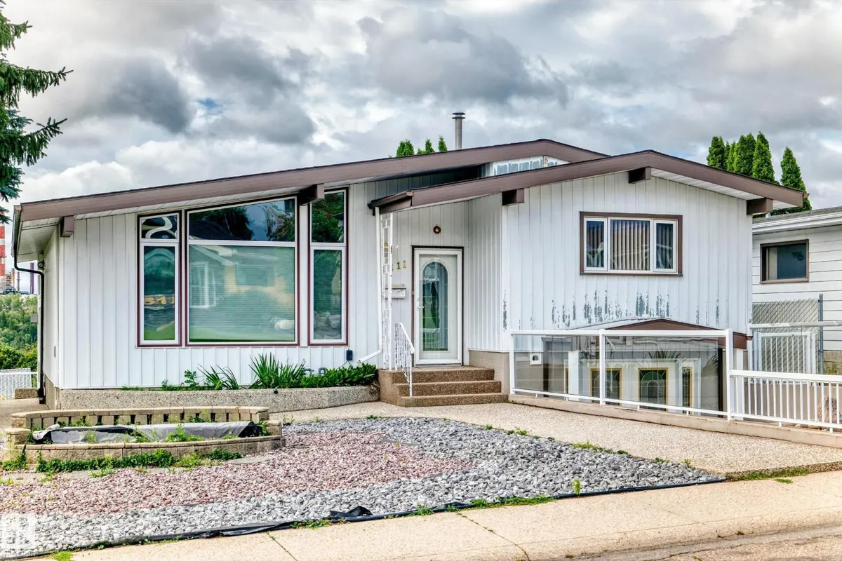 3311 104 AV NW exterior