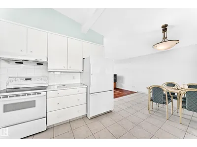 3311 104 AV NW photo 14