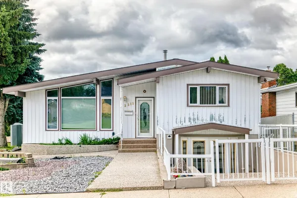 3311 104 AV NW photo 2