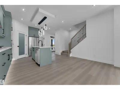 213 Falcon Crescent photo 12