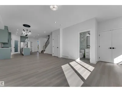 213 Falcon Crescent photo 17