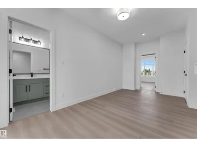 213 Falcon Crescent photo 21