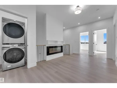 213 Falcon Crescent photo 23
