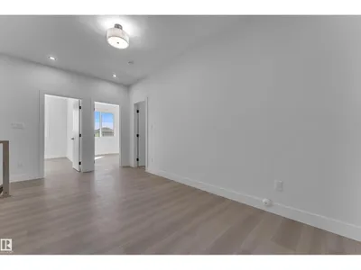 213 Falcon Crescent photo 24