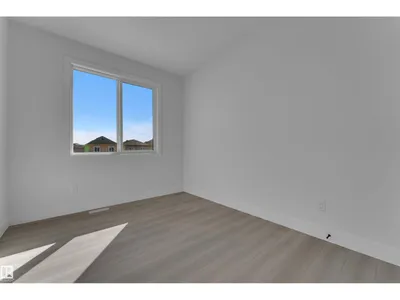 213 Falcon Crescent photo 25