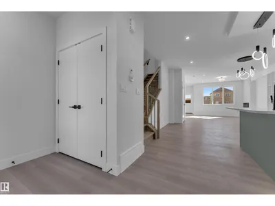 213 Falcon Crescent photo 9