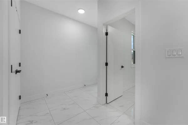 575 Ashgrove Circle photo 2