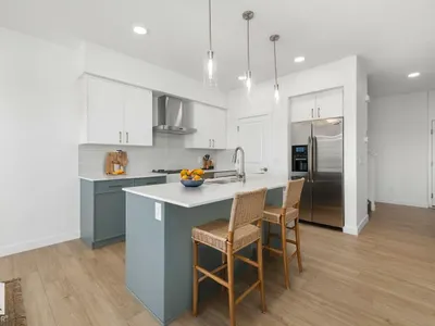 19123 20 AV NW photo 9