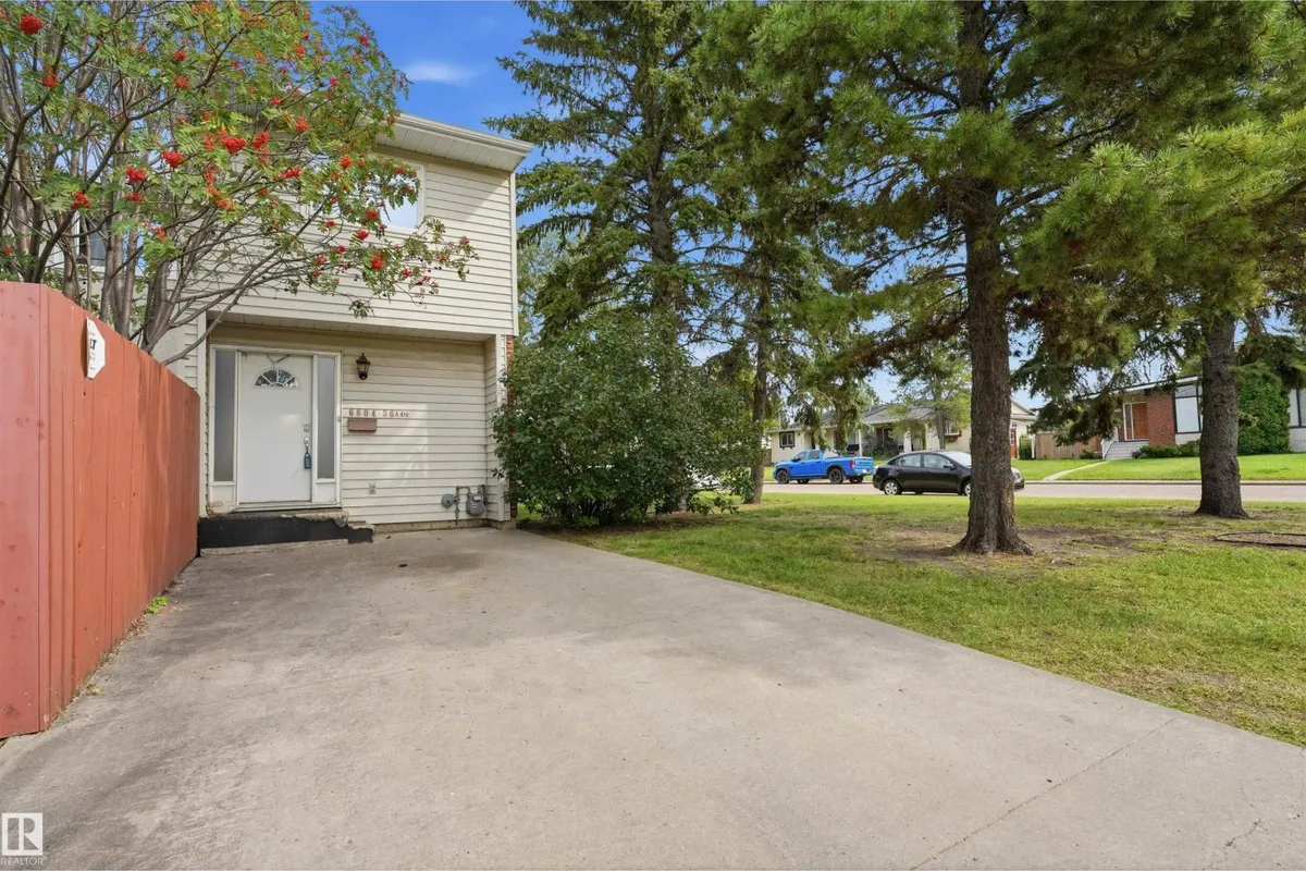 6804 36A AV NW exterior