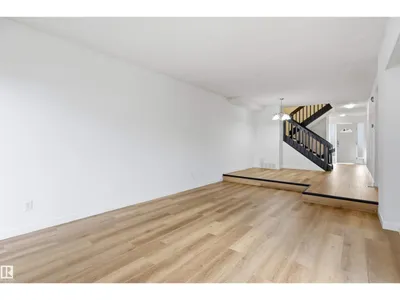 6804 36A AV NW photo 10
