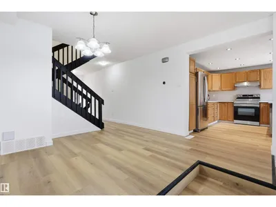 6804 36A AV NW photo 12