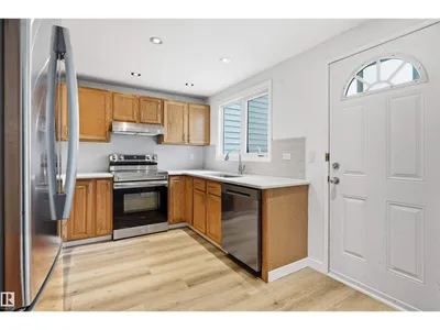 6804 36A AV NW photo 17