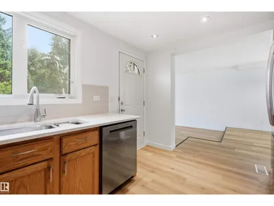 6804 36A AV NW photo 20