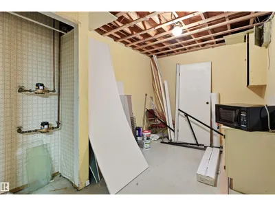 6804 36A AV NW photo 30