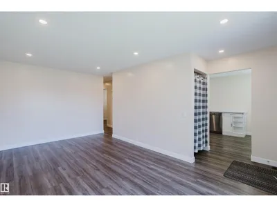 36 HARROW CIRCLE CI NW photo 5