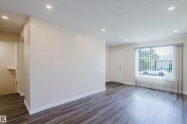 36 HARROW CIRCLE CI NW photo 3