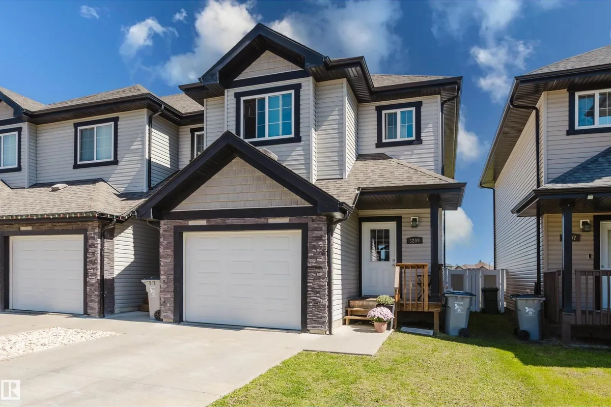 3209 67 ST exterior