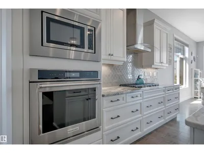 4232 8 ST NW photo 11