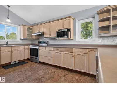 13803 130A AV NW photo 17