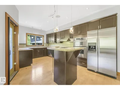 9404 100A AV NW photo 29