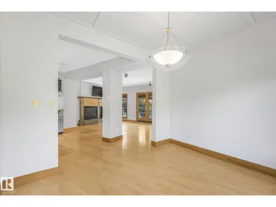 9404 100A AV NW photo 28