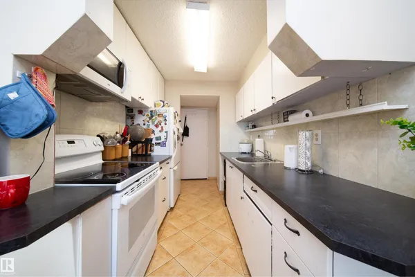#56 8745 165 Street NW photo 3
