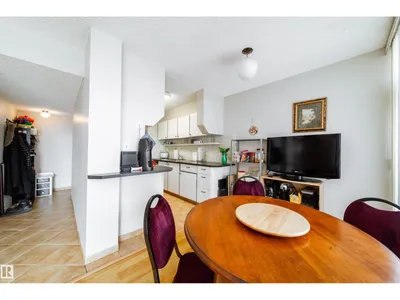 #56 8745 165 Street NW photo 4