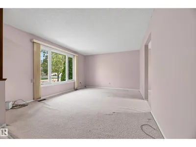 11607 139 AV NW photo 4