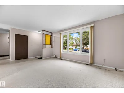 11607 139 AV NW photo 6